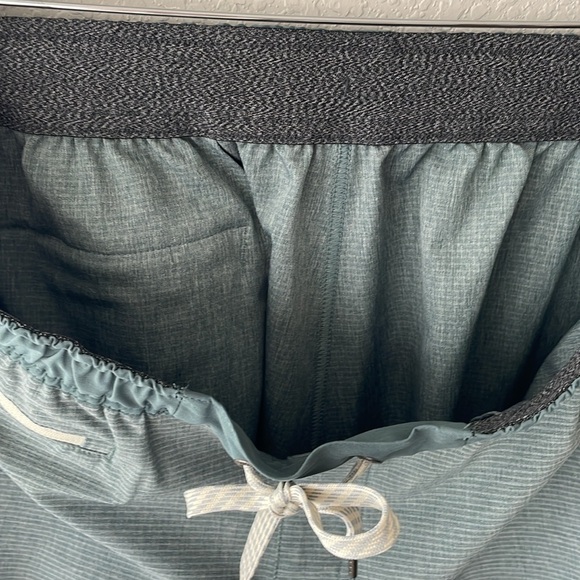 Vuori Banks short 7” - Picture 9 of 9